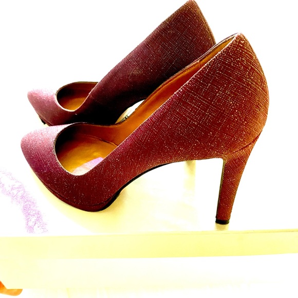 Aquatalia Vero Cuoio Maroon Pumps - Picture 5 of 11